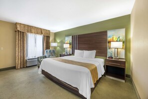 客房, 1 張特大雙人床, 無障礙, 非吸煙房 | 書桌、熨斗/熨衫板、免費嬰兒床、免費摺床/加床