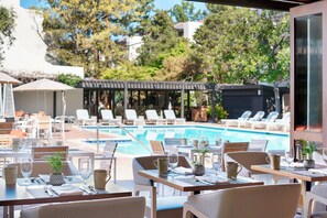 Daily full breakfast (USD 23 per person)