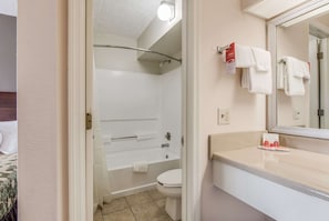 Eco-friendly toiletries, towels - Econo Lodge (Eden)