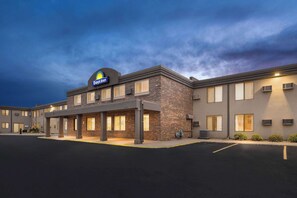 Exterior - Days Inn by Wyndham Sioux Falls Empire (Sioux Falls)