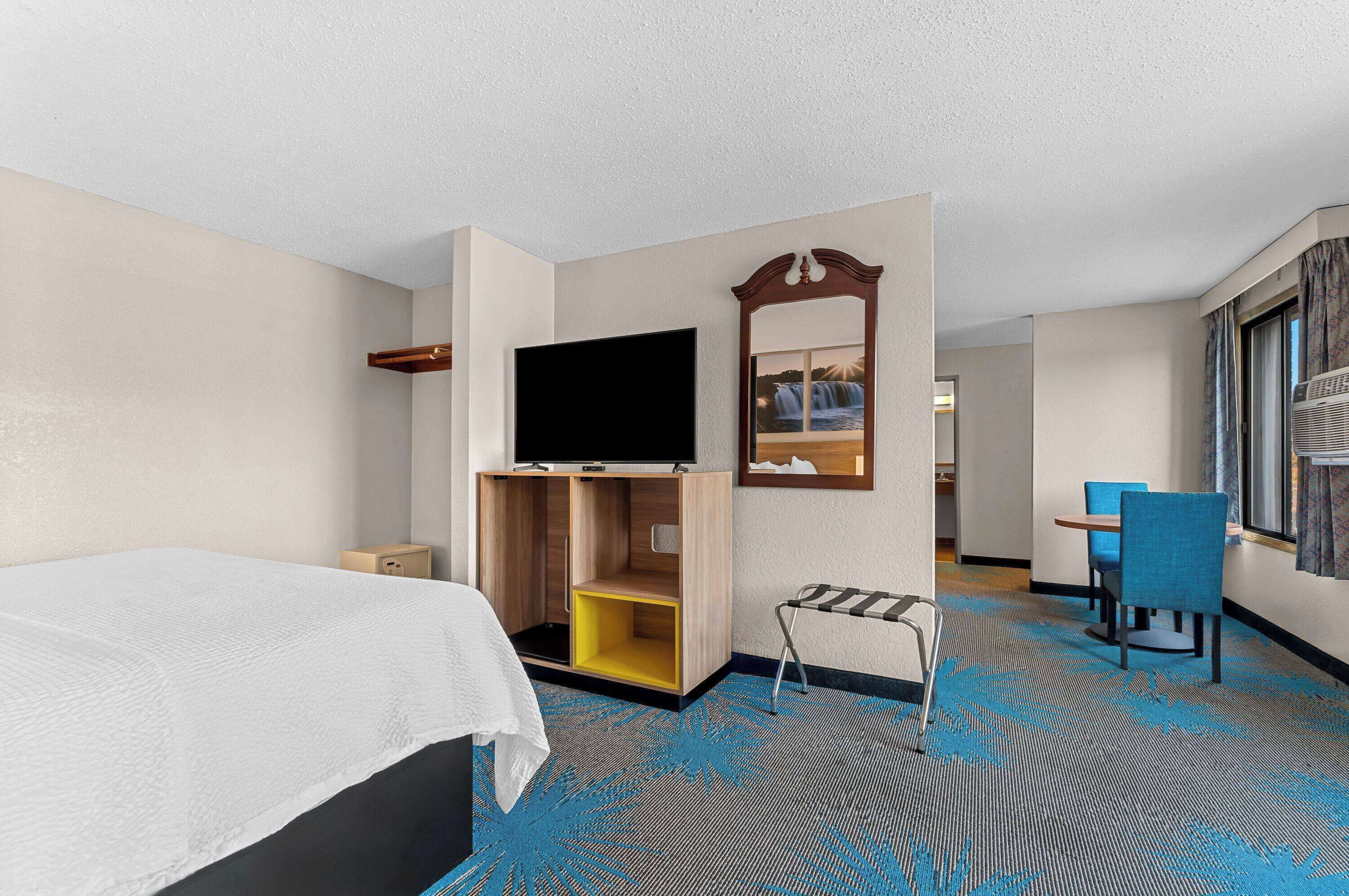 Studio Suite, 1 King Bed, Non Smoking | Desk, blackout drapes, iron/ironing board (on request), cribs (free)