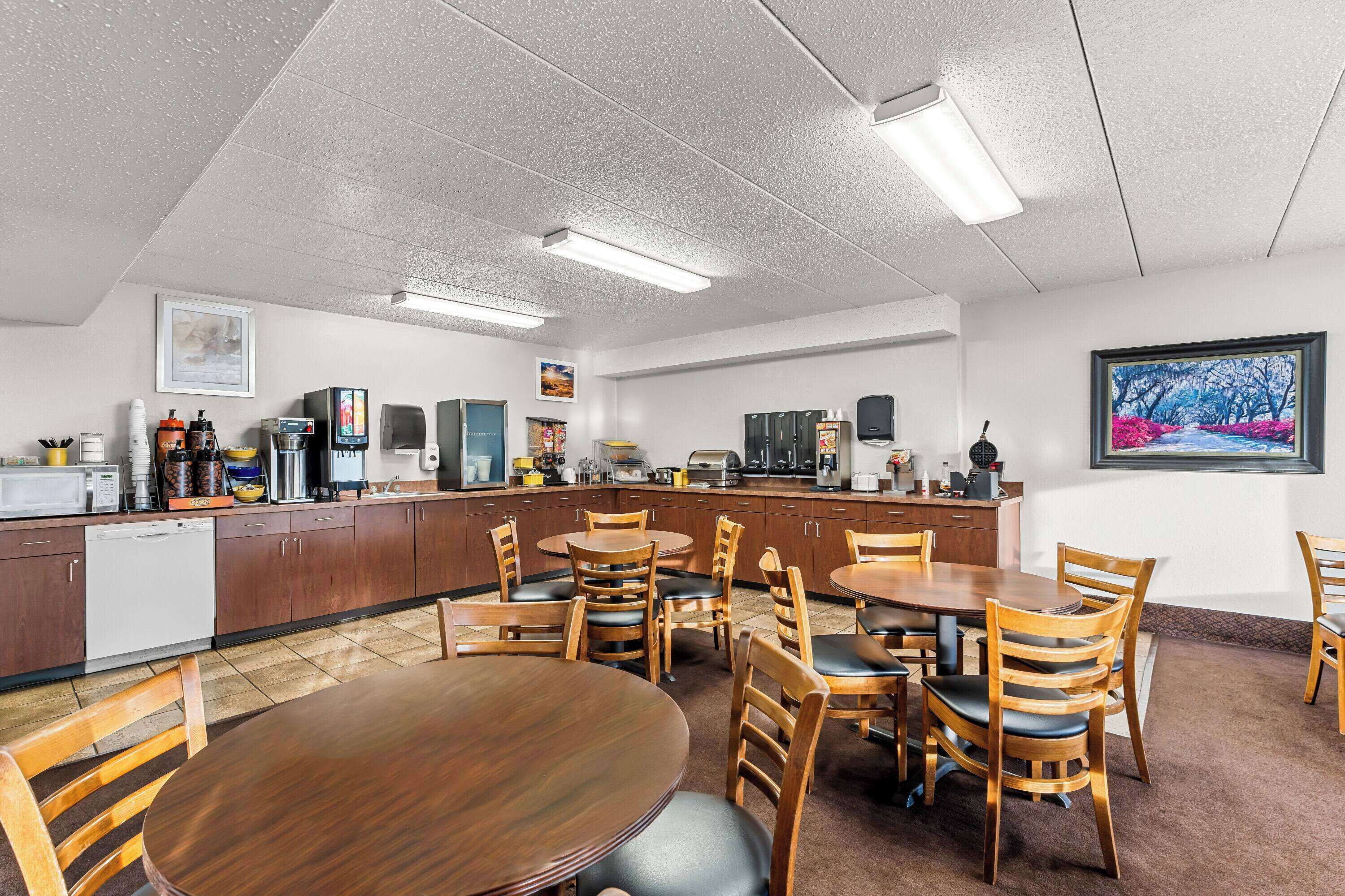 Free daily continental breakfast