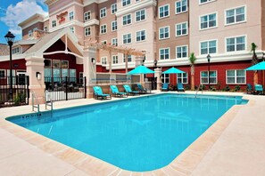 Outdoor pool - Residence Inn by Marriott Claremont (Claremont)
