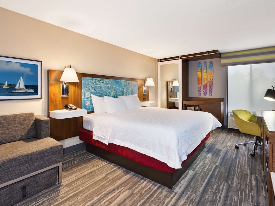 Premium bedding, in-room safe, desk, blackout drapes