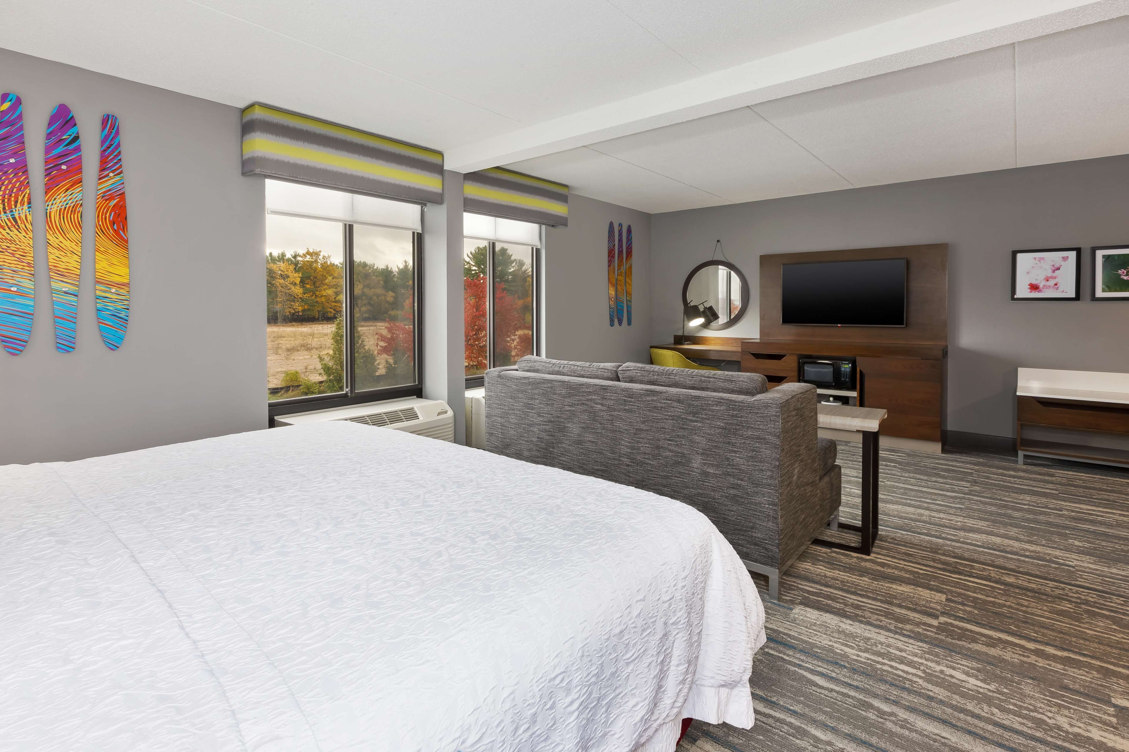 room, 1 king bed, accessible | premium bedding, in-room safe, desk, blackout curtains