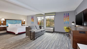 Chambre, 1 très grand lit, accessible aux personnes à mobilité réduite | Literie de qualité, coffre-fort, bureau, rideaux d’obscurcissement