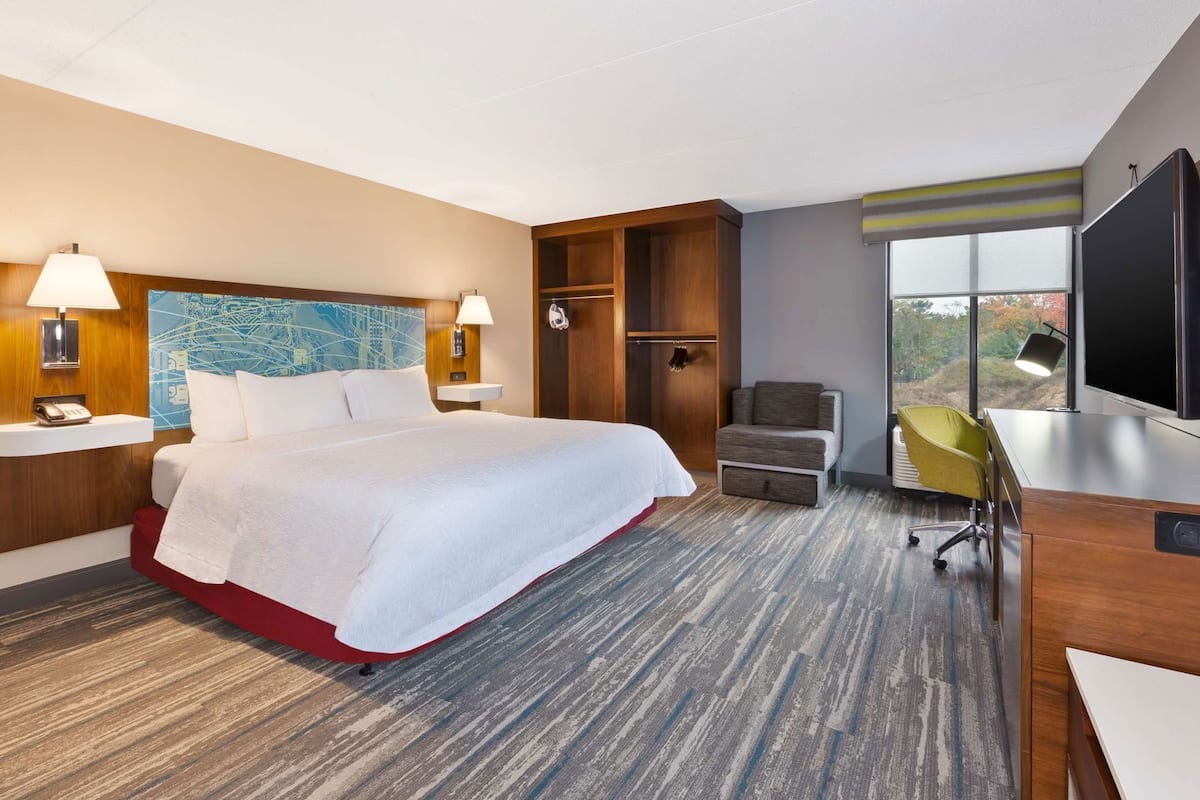 Premium bedding, in-room safe, desk, blackout curtains