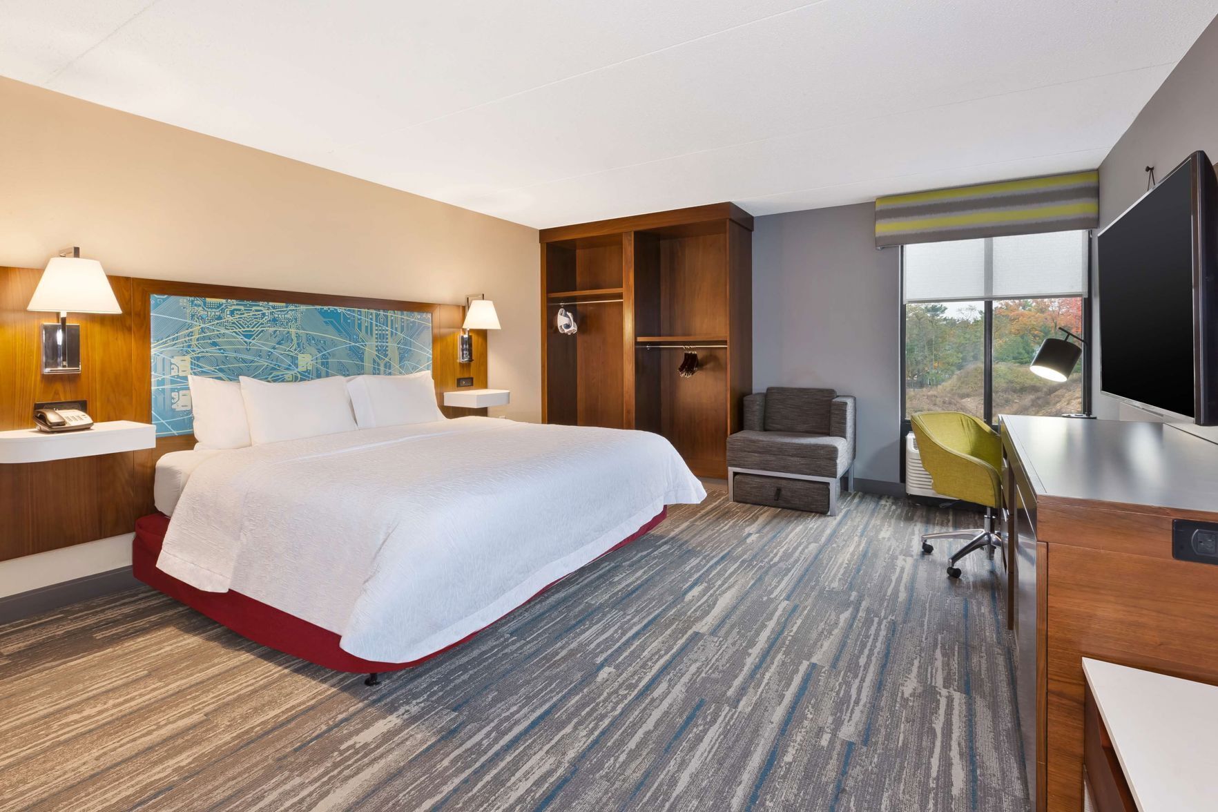 Premium bedding, in-room safe, desk, blackout curtains