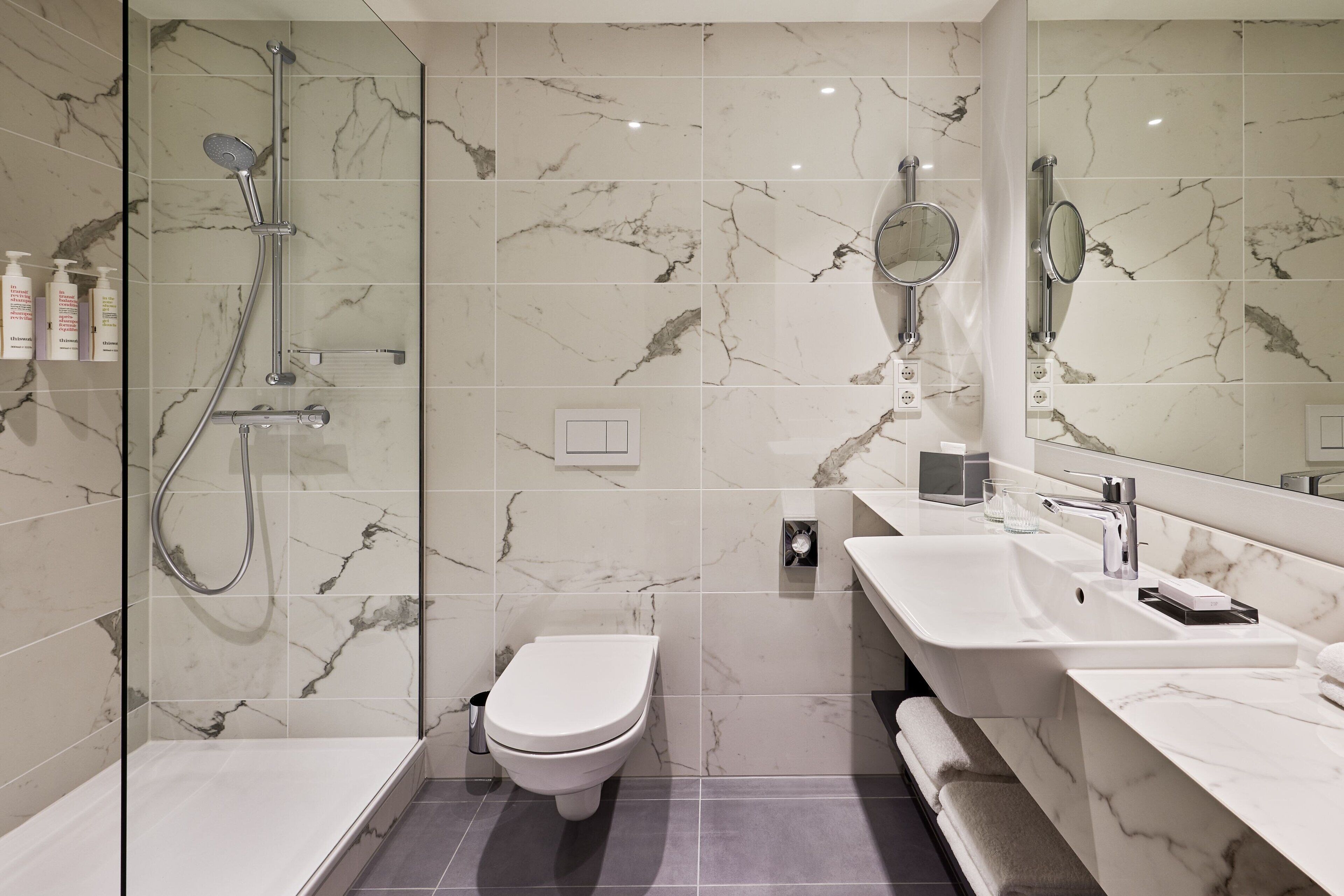 combined shower/bathtub, free toiletries, hair dryer, towels