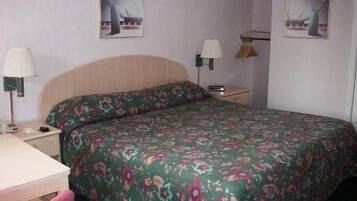 Bureau, fer et planche à repasser, lits bébé (gratuits)