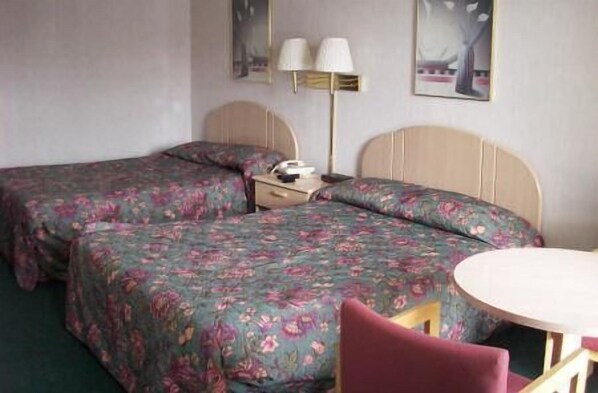 Habitación estándar, 1 cama doble | Escritorio, tabla de planchar con plancha, cunas gratuitas