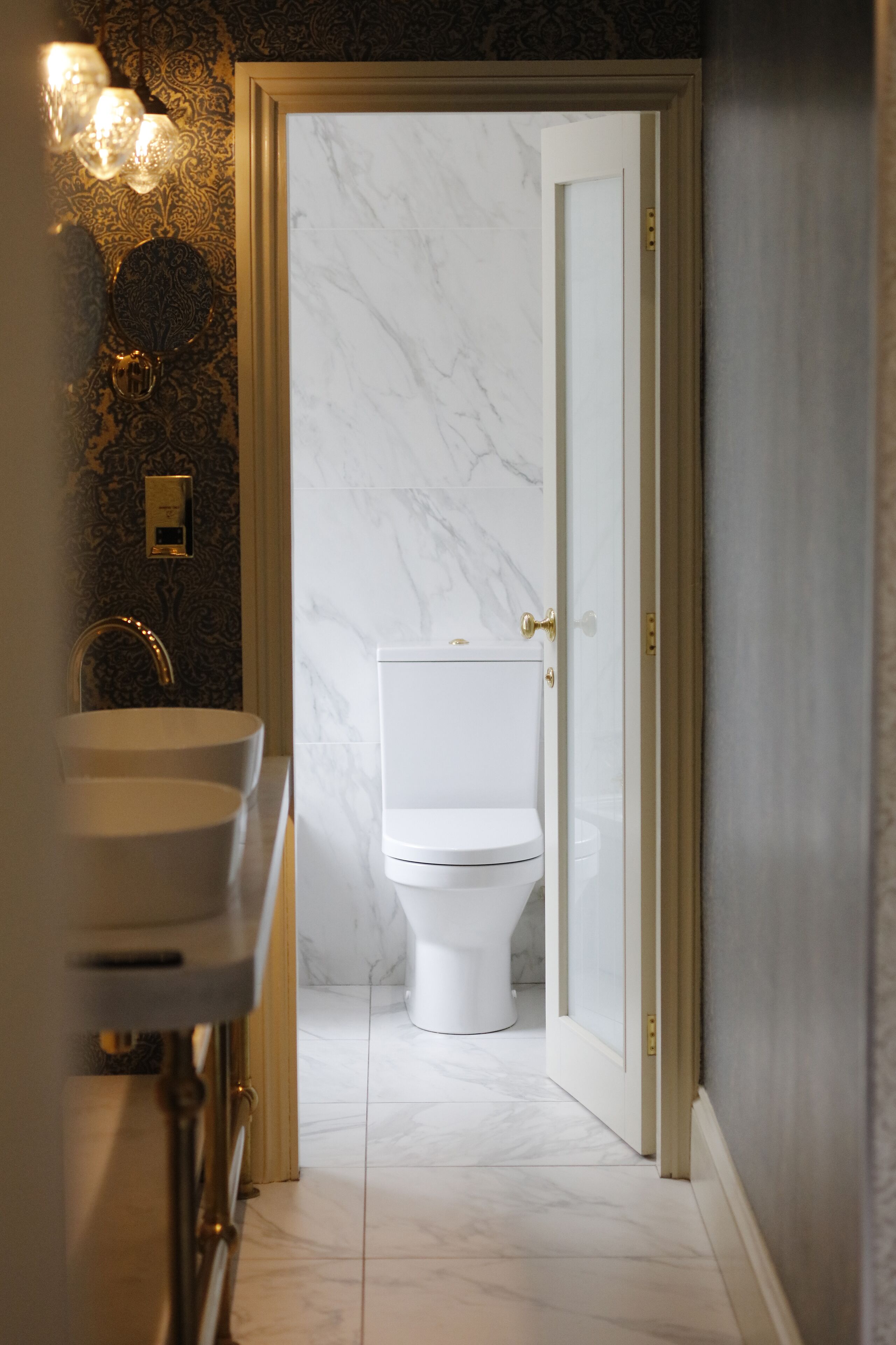 junior suite, 1 king bed, non smoking | bathroom | combined shower/bathtub, free toiletries, hair dryer, towels