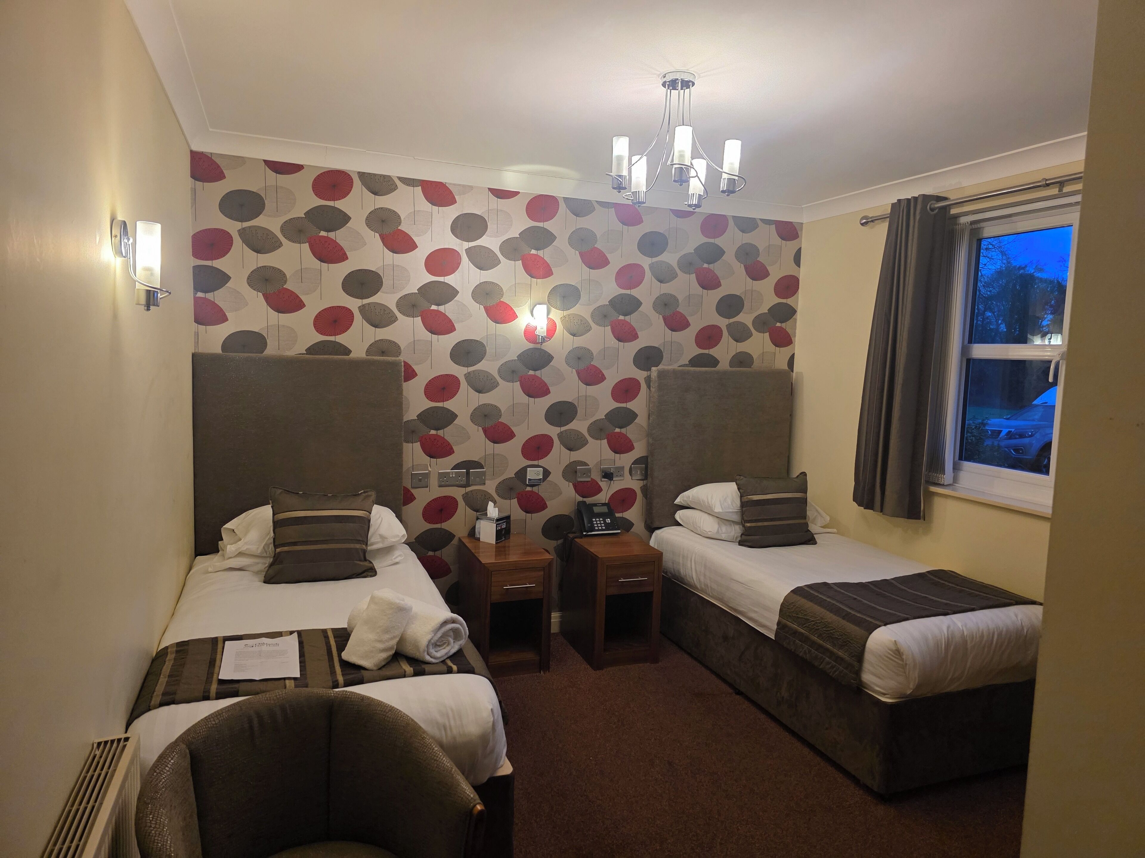 Standard-Zweibettzimmer | Hochwertige Bettwaren, Schreibtisch, Bügeleisen/Bügelbrett