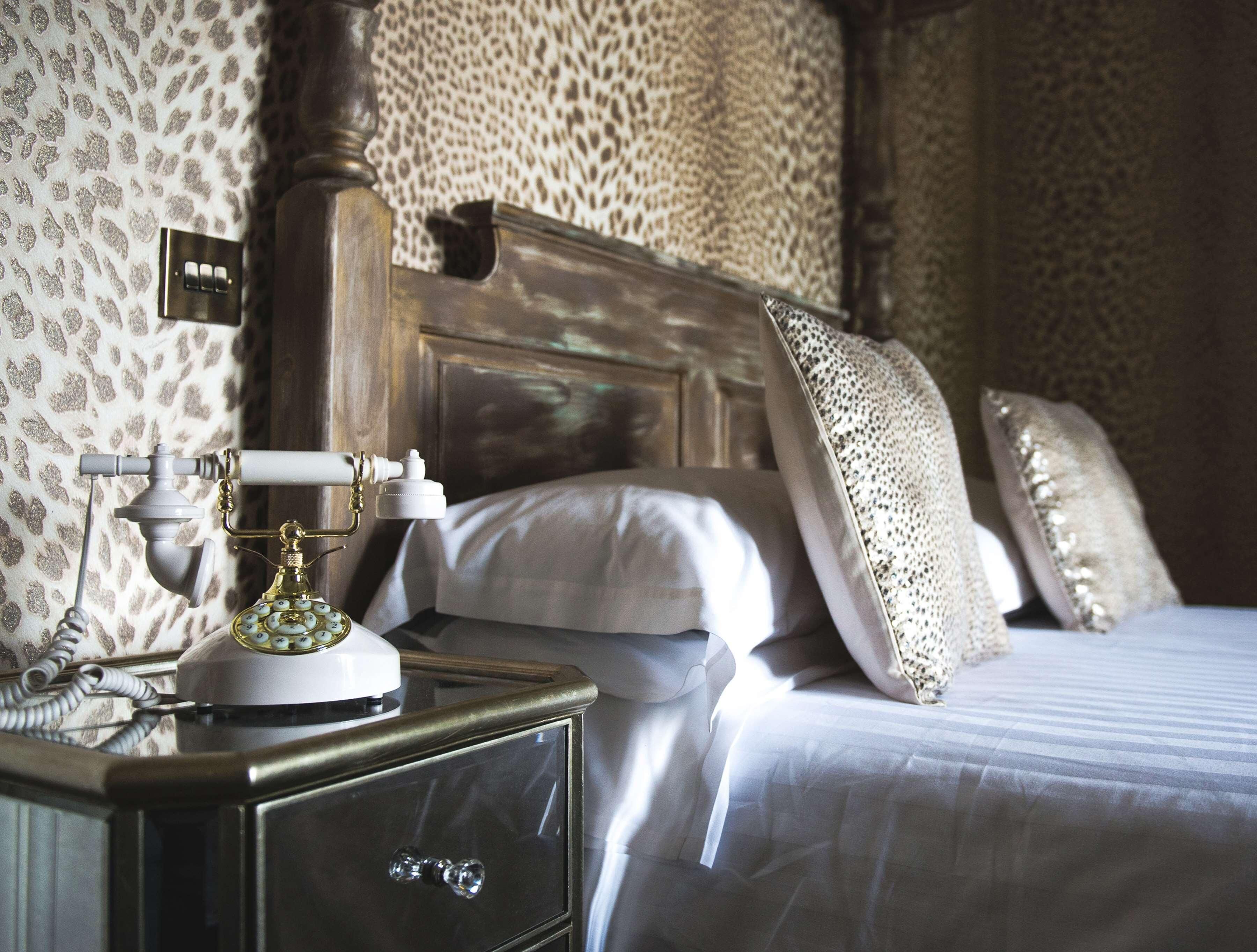 Chambre exécutive double | Literie de qualité, bureau, fer et planche à repasser