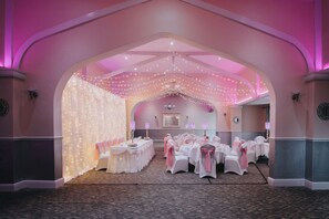 Indoor wedding - Oaklands Hall Hotel Grimsby (Grimsby)