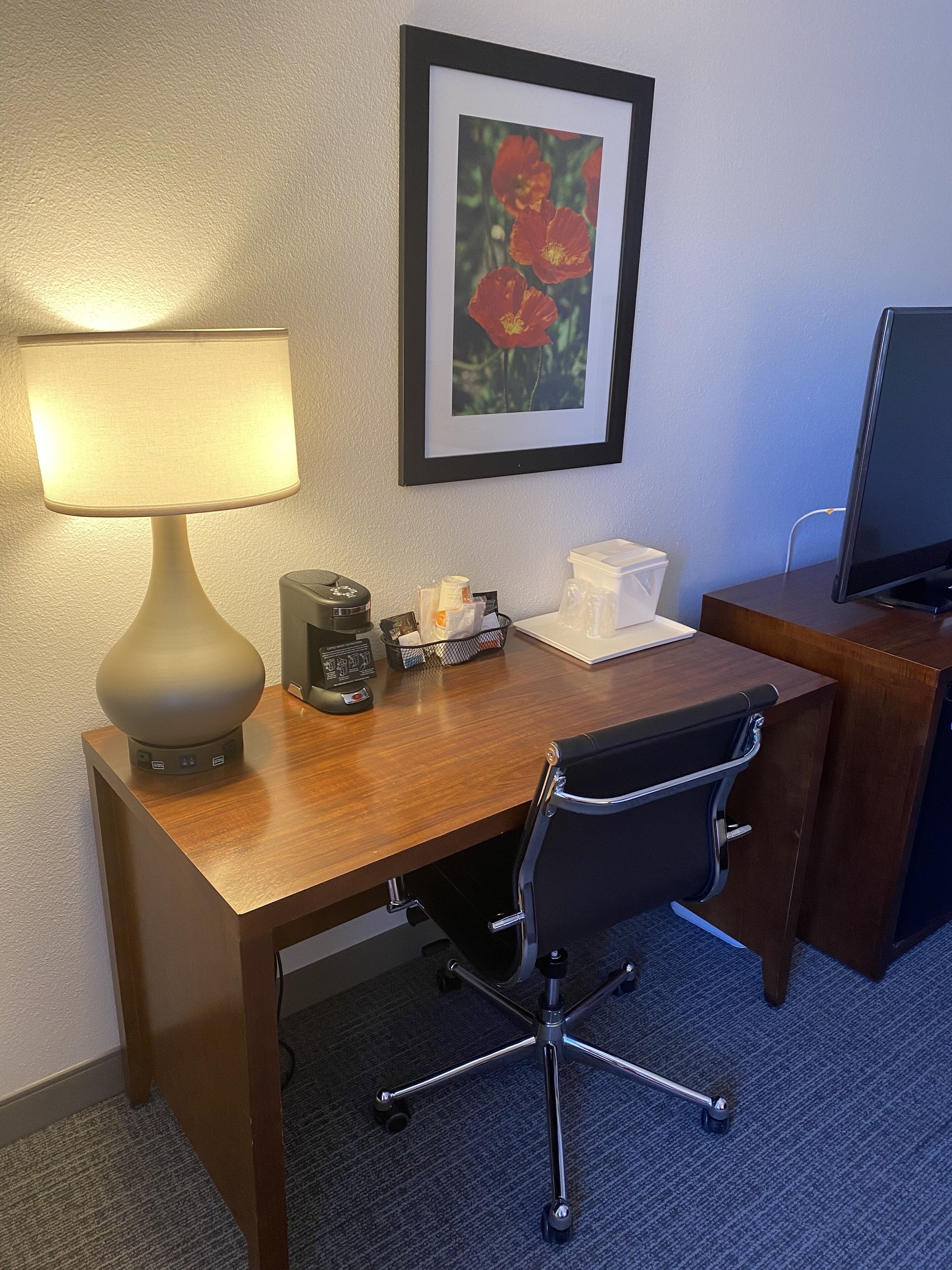 1 bedroom, premium bedding, desk, laptop workspace