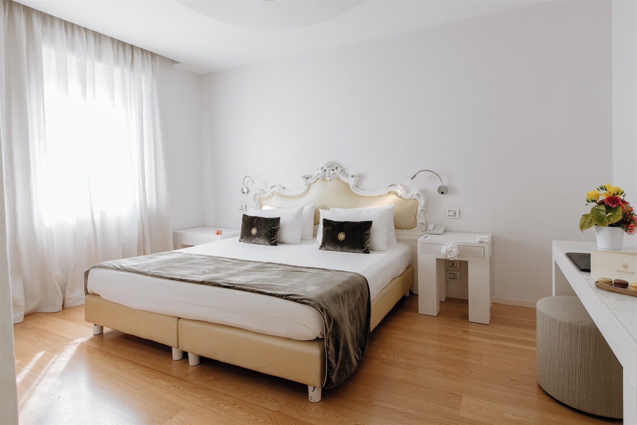 Habitación superior | Ropa de cama de alta calidad y minibar 