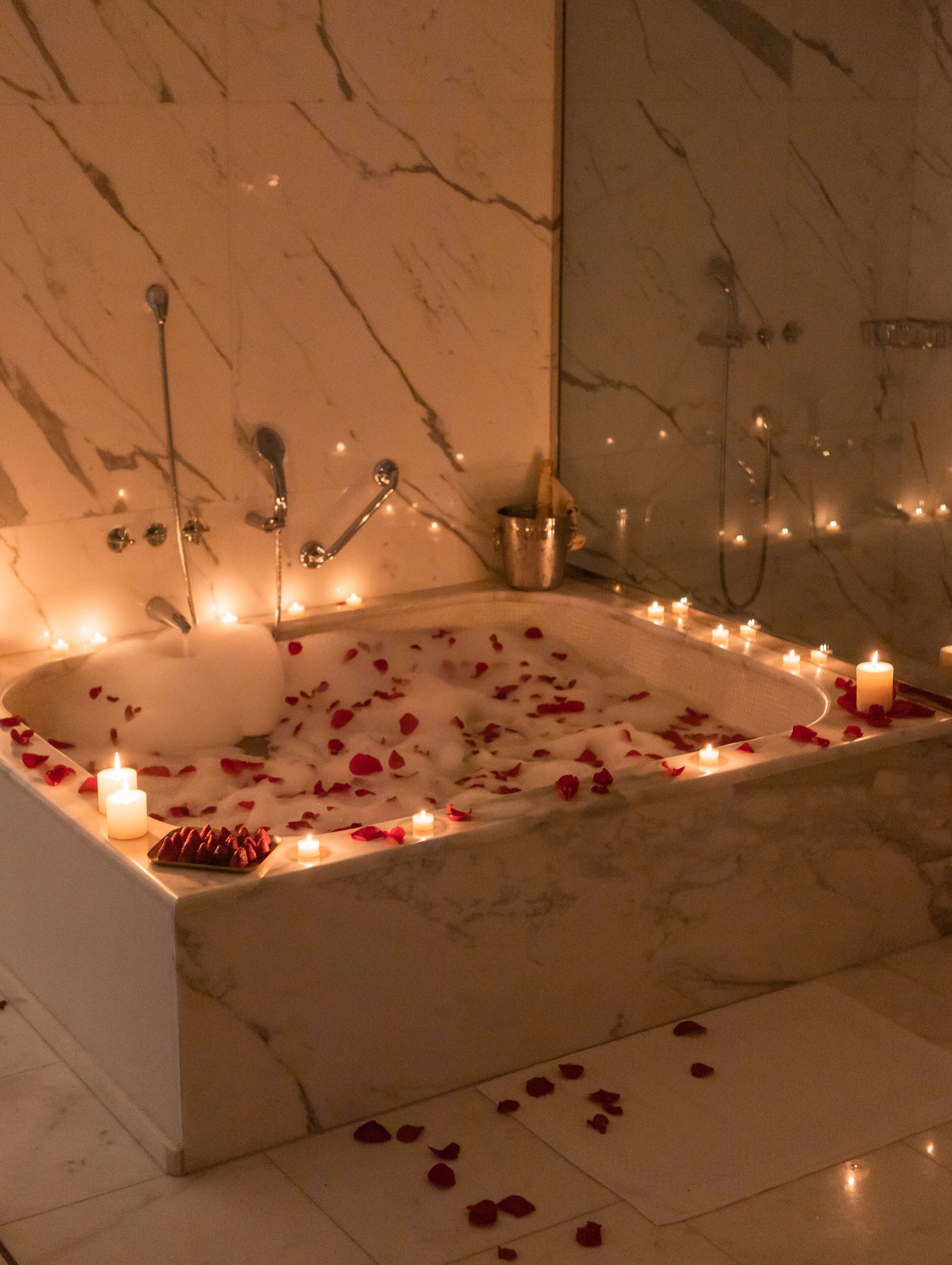 Duplex Suite | Bathroom | Hydromassage showerhead, hair dryer, bathrobes, slippers
