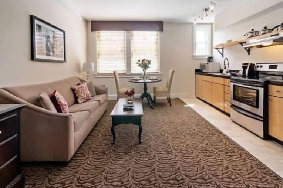 Suite, 1 chambre | Coin séjour