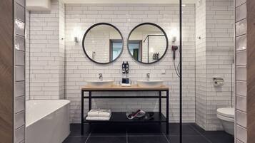 Loft (XL) | Badkamer | Gratis toiletartikelen, een haardroger, handdoeken, zeep