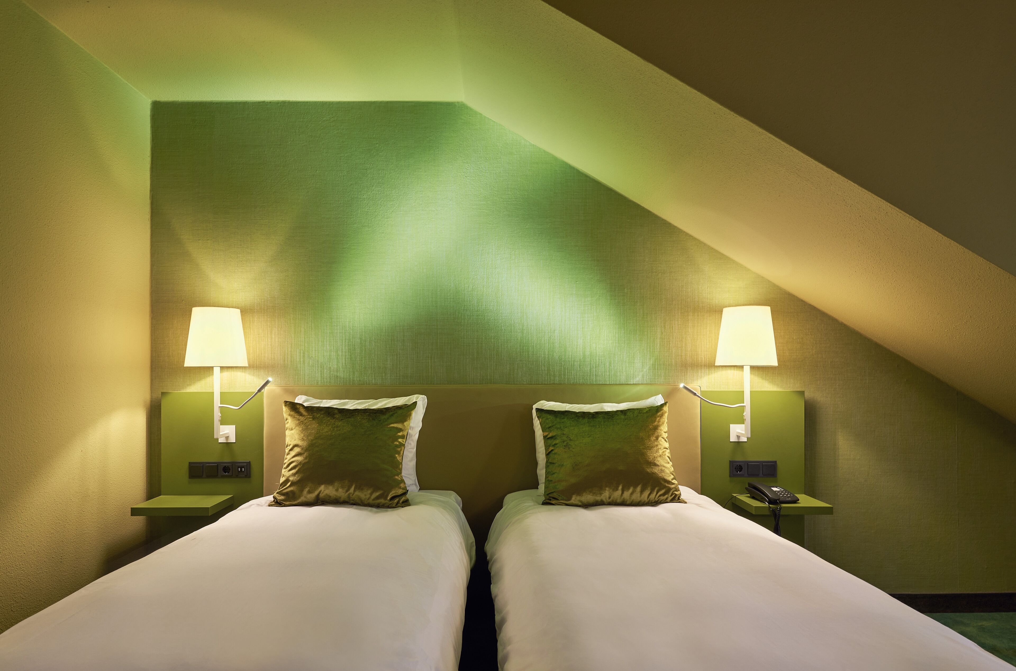 standard room | 1 bedroom, minibar, in-room safe, desk