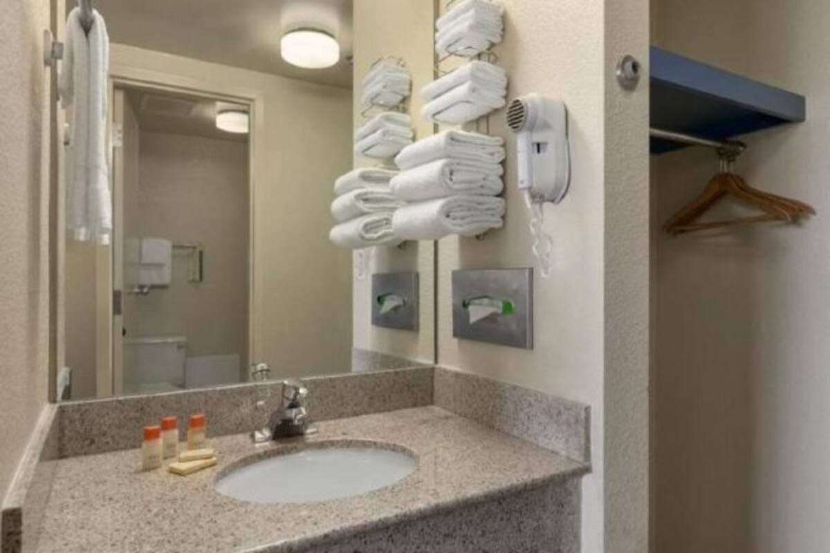 Combined shower/tub, eco-friendly toiletries, hair dryer, towels