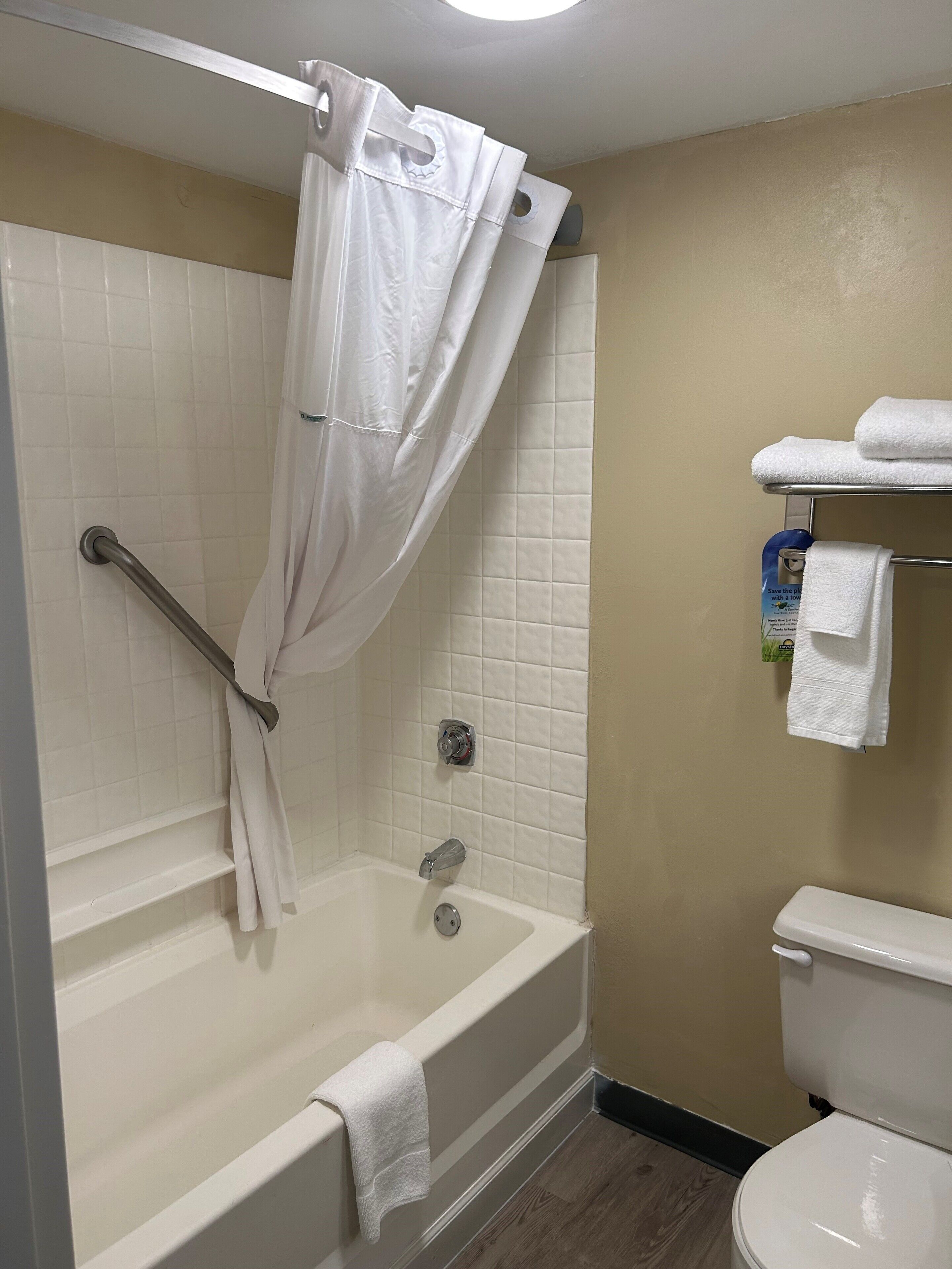 family suite, multiple beds, non smoking | bathroom | combined shower/bathtub, eco-friendly toiletries, hair dryer, towels