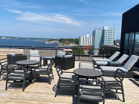 Terraza o patio. The Simon Hotel Sydney