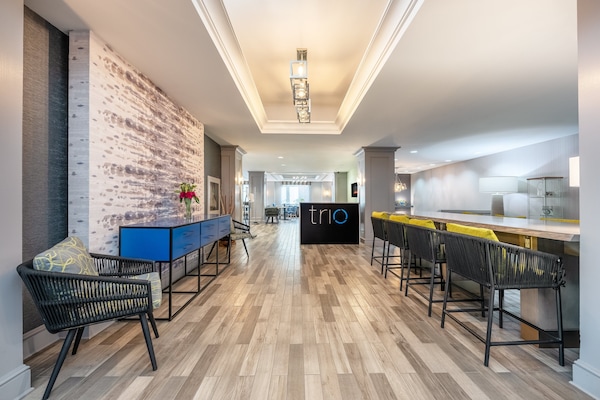 Breakfast and dinner served