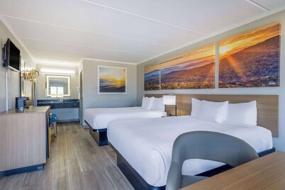 Days Inn & Suites by Wyndham Fort Bragg/Cross Creek Mall