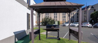 Days Inn & Suites by Wyndham Fort Bragg/Cross Creek Mall