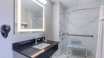 Quarto, 1 cama King, acessível, para não fumantes | Banheiro acessível