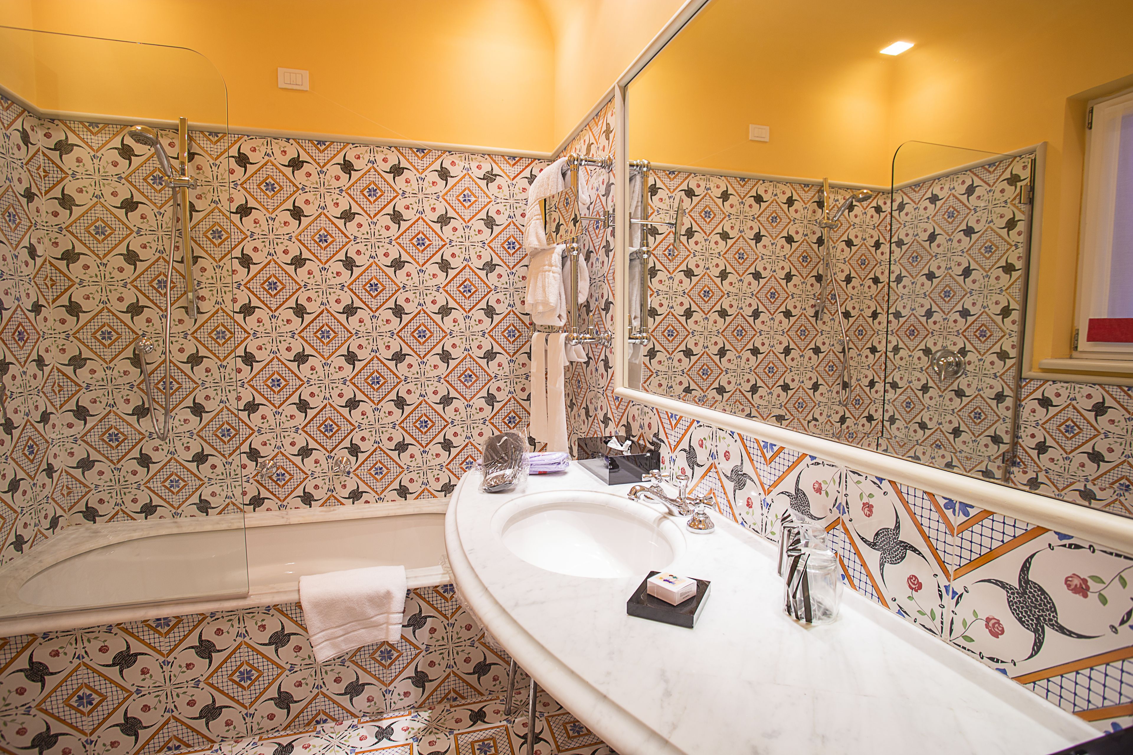 junior suite | bathroom | free toiletries, hair dryer, bathrobes, slippers