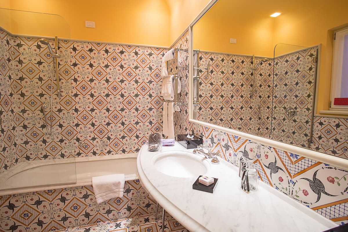 junior suite | bathroom | free toiletries, hair dryer, bathrobes, slippers