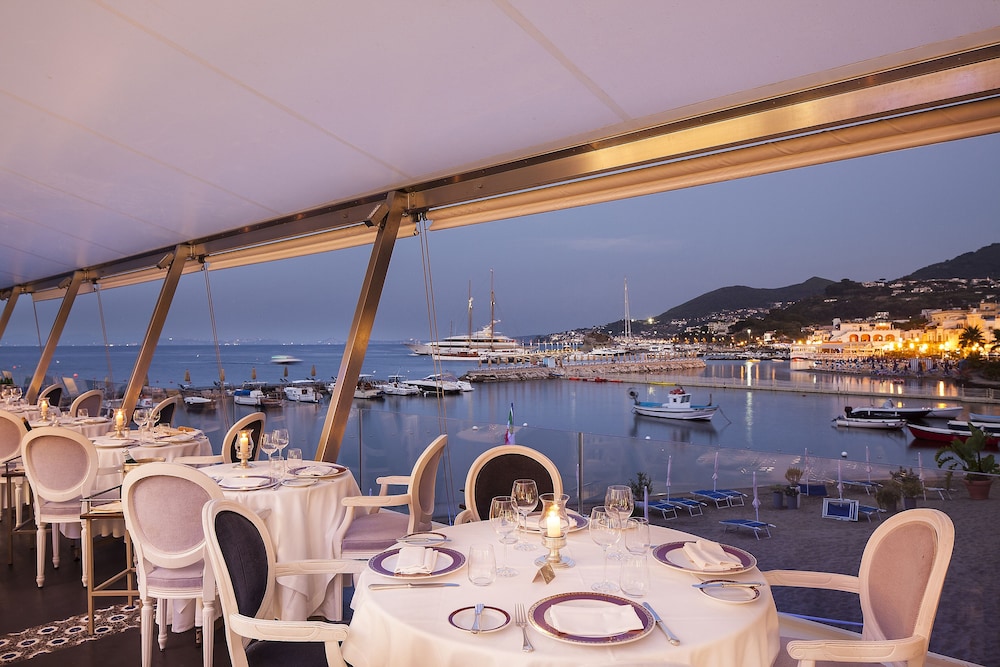 Albergo Della Regina Isabella by null