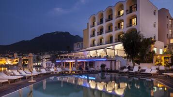 2 indoor pools, 2 outdoor pools, pool umbrellas, pool loungers