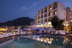 2 indoor pools, 2 outdoor pools, pool umbrellas, sun loungers