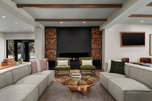 Lobby lounge - The Inelle, Oakhurst Yosemite, a Tribute Portfolio Hotel (Oakhurst)