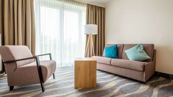 Rom – deluxe, 1 dobbeltseng med sovesofa, ikke-røyk (1 Double Bed and 1 Person Sofa Bed) | Allergitestet sengetøy, safe på rommet, skrivebord og blendingsgardiner