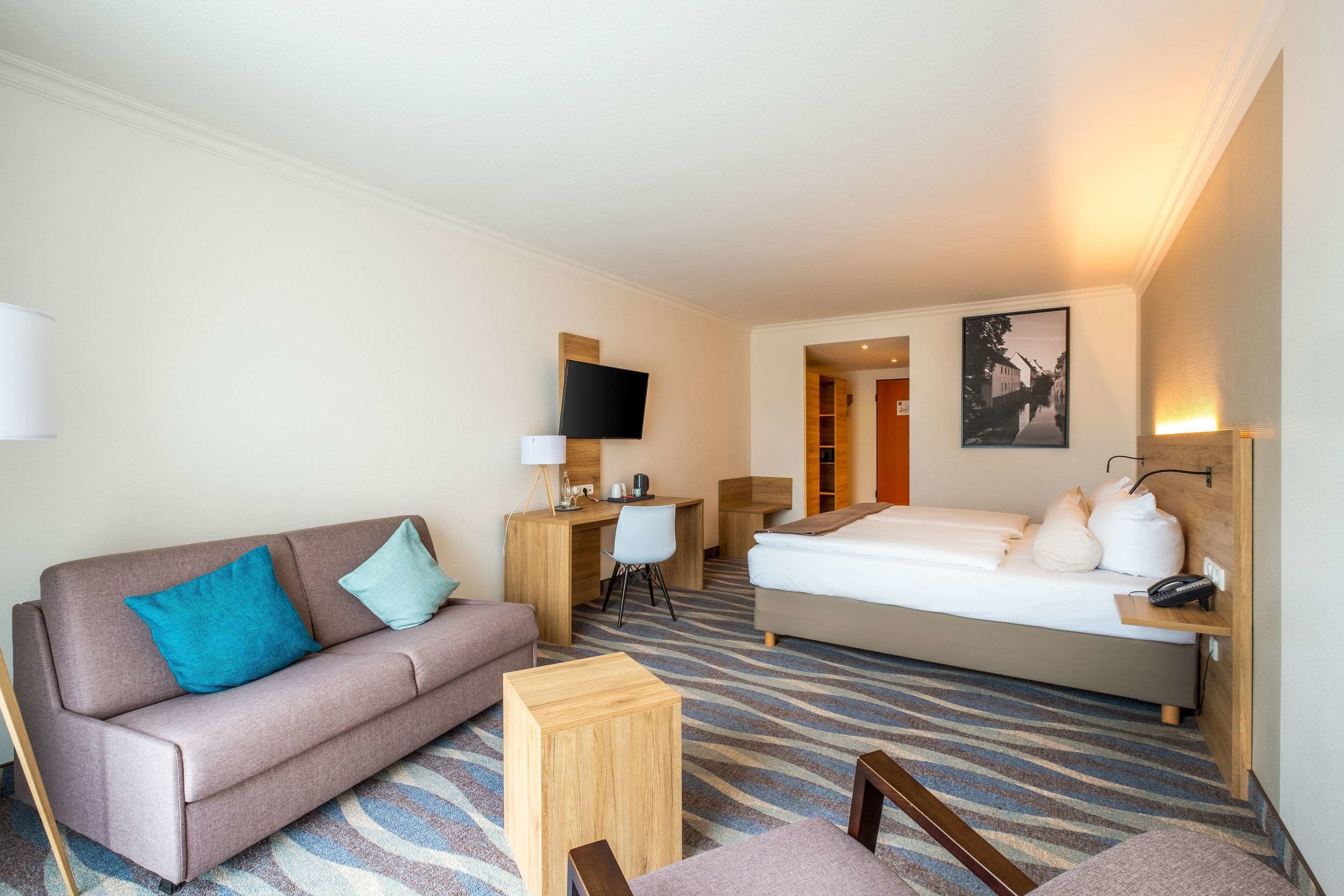 deluxe room, 1 double bed with sofa bed, non smoking (1 double bed and 1 person sofa bed) | hypo-allergenic bedding, in-room safe, desk, blackout curtains