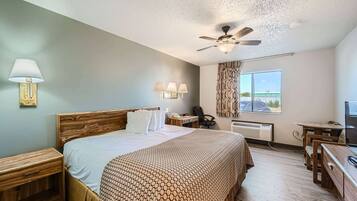 Rideaux occultants, fer et planche à repasser, lits bébé (gratuits)