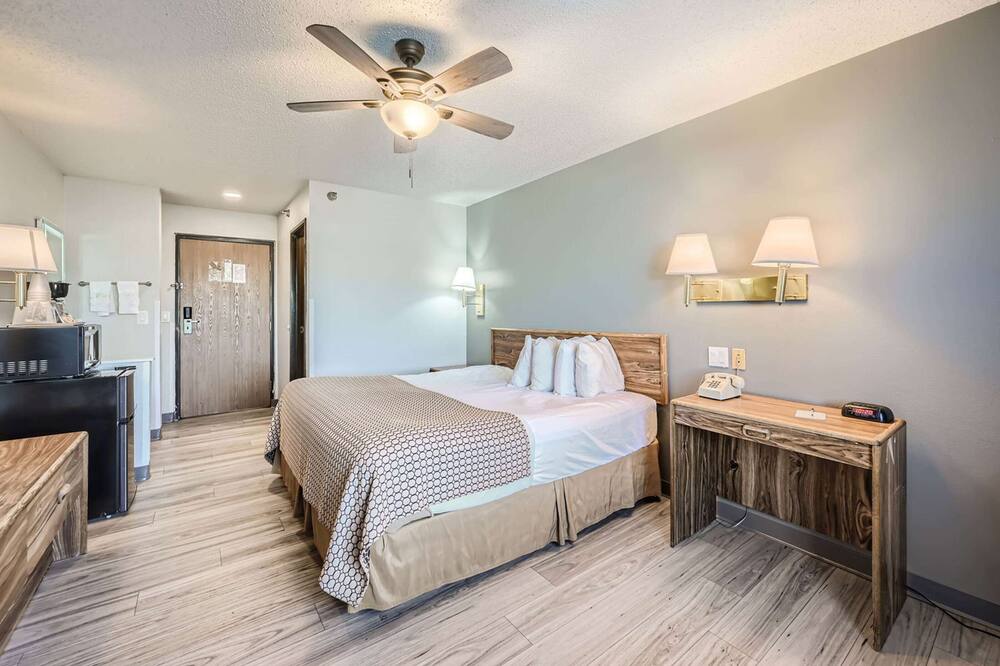 Travelodge by Wyndham Longmont