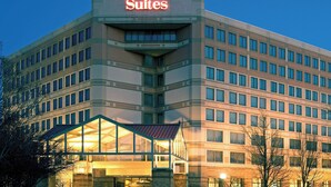 A Sheraton Suites hotel with a modern design, featuring a prominent sign, a glass entrance, and a symmetrical facade. - Sheraton Suites Philadelphia Airport (Philadelphia)