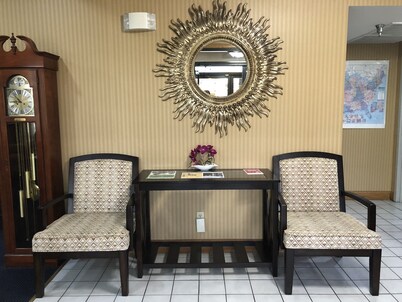 Super 8 by Wyndham Franklin Hwy 31