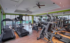 A gym with treadmills, stationary bikes, and elliptical machines. - Leonardo Hotel Cheltenham (Cheltenham)