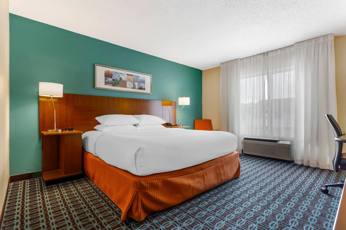 Hypo-allergenic bedding, in-room safe, desk, laptop workspace