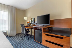 Quarto, 1 cama de casal, para não fumantes (Efficiency) | Roupas de cama antialérgicas, cofres nos quartos, escrivaninha