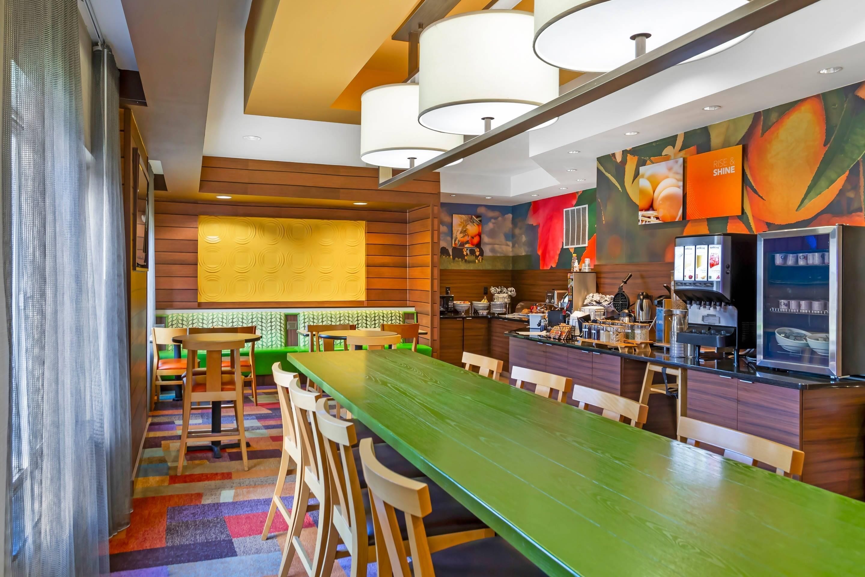 Buffet déjeuner gratuit tous les jours