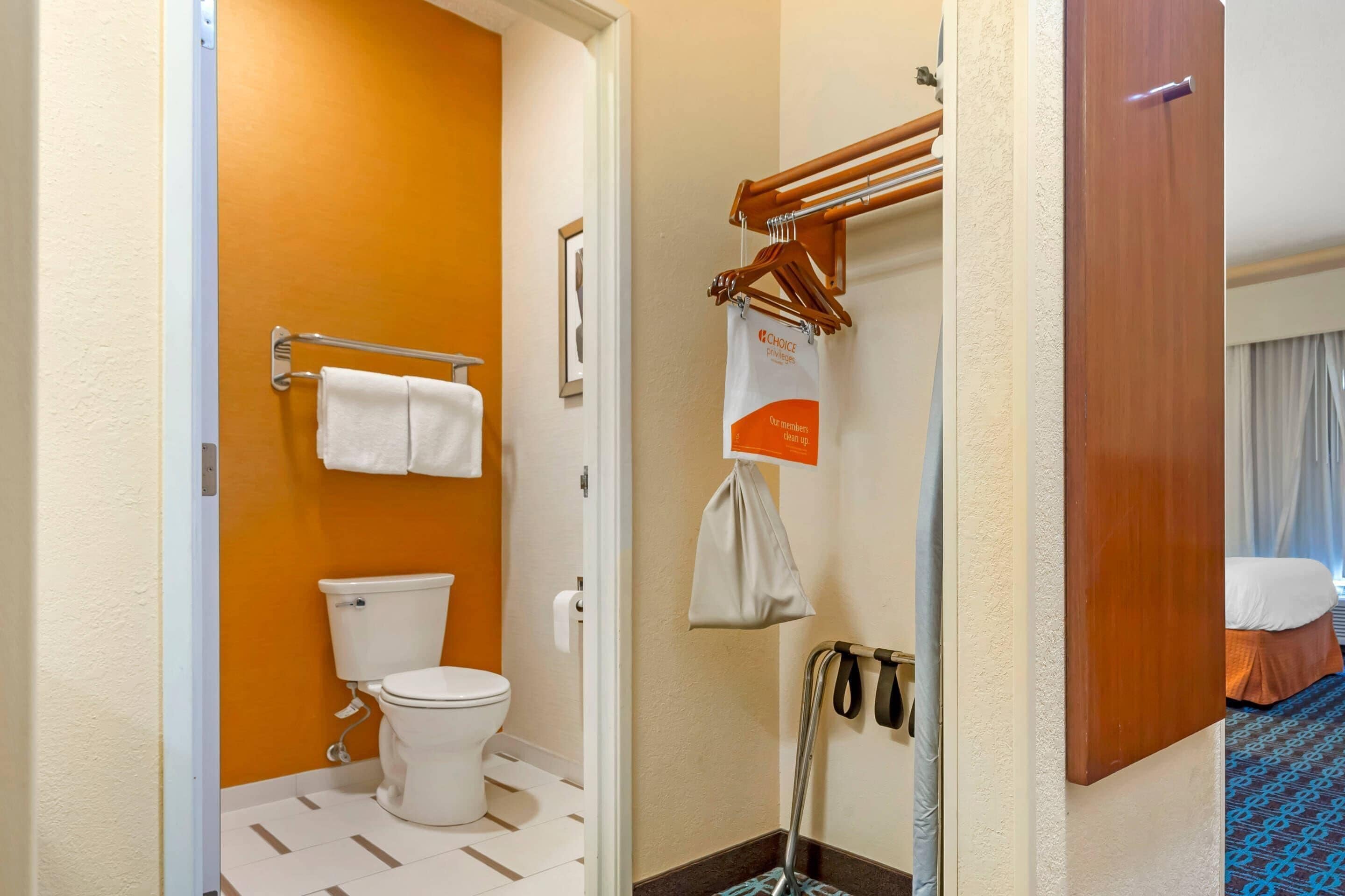 room, 1 double bed, non smoking (efficiency) | hypo-allergenic bedding, in-room safe, desk, laptop workspace