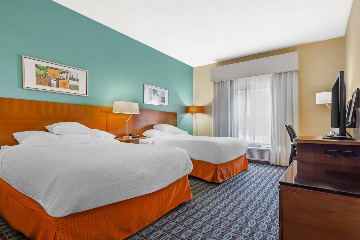 Hypo-allergenic bedding, in-room safe, desk, laptop workspace
